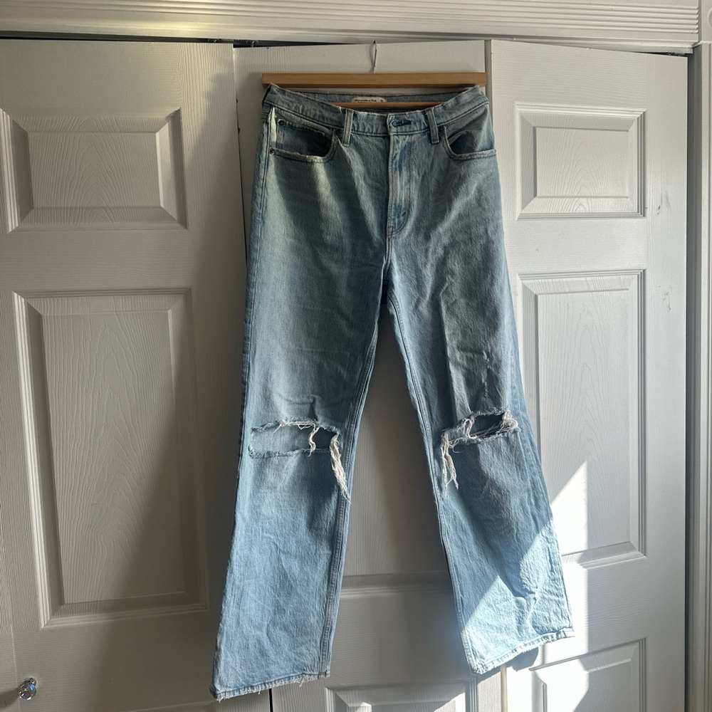 Abercrombie and Fitch, the 90s relaxed jean high-rise
